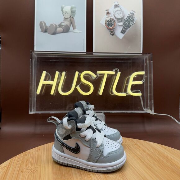 Jordan 1 Mid Light Smoke Grey TD (2022) Sz 2C